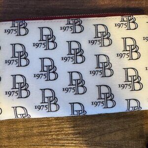 Dooney & Bourke 1975 print Wallet